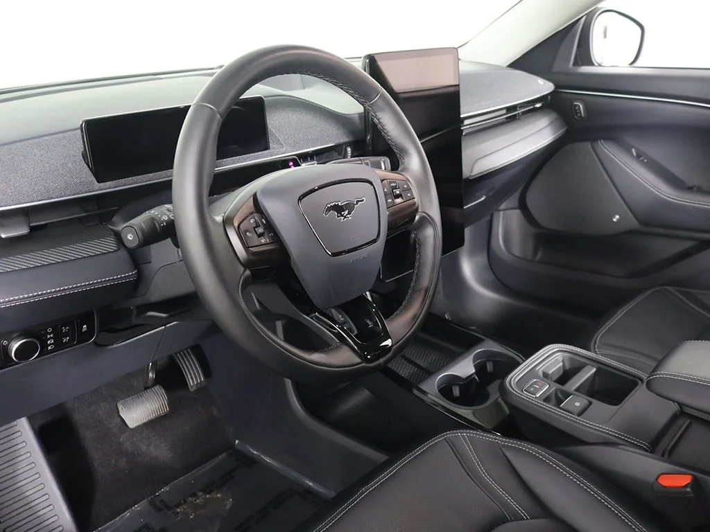 Used 2025 Green Metallic Ford Premium image 31