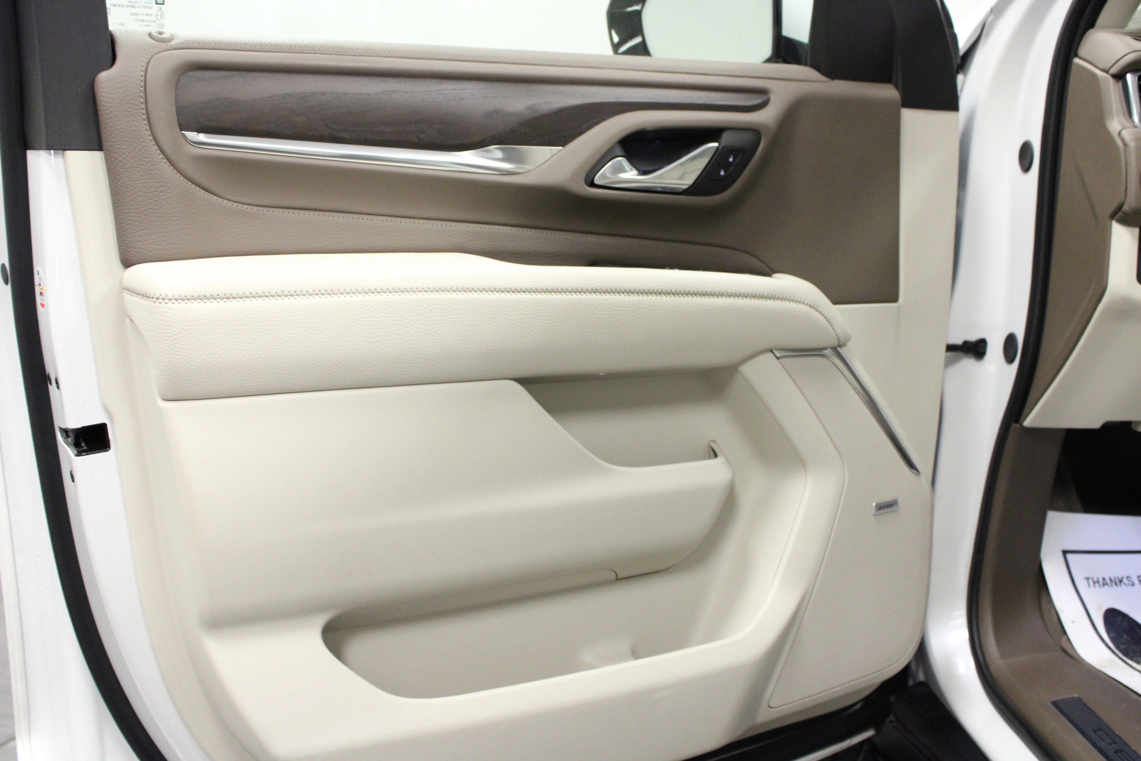 Used 2024 White Frost Tricoat GMC Denali image 11