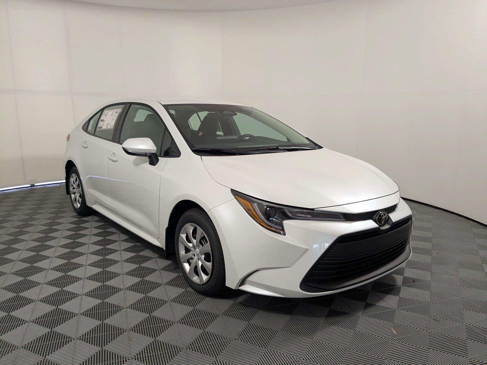 New 2027 Wind Chill Pearl <sup>1</sup> Toyota  LE image 3