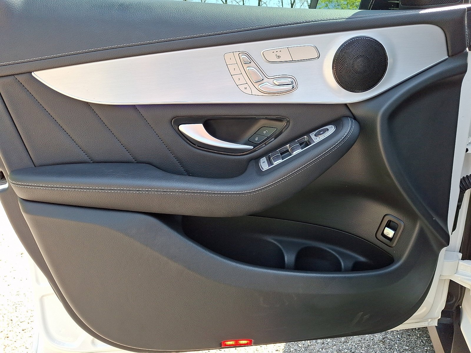 Used 2022 Polar White Mercedes-Benz GLC 300 image 12