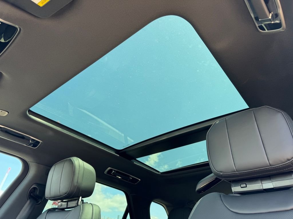 New 2026 Fuji White Land Rover Dynamic SE image 11