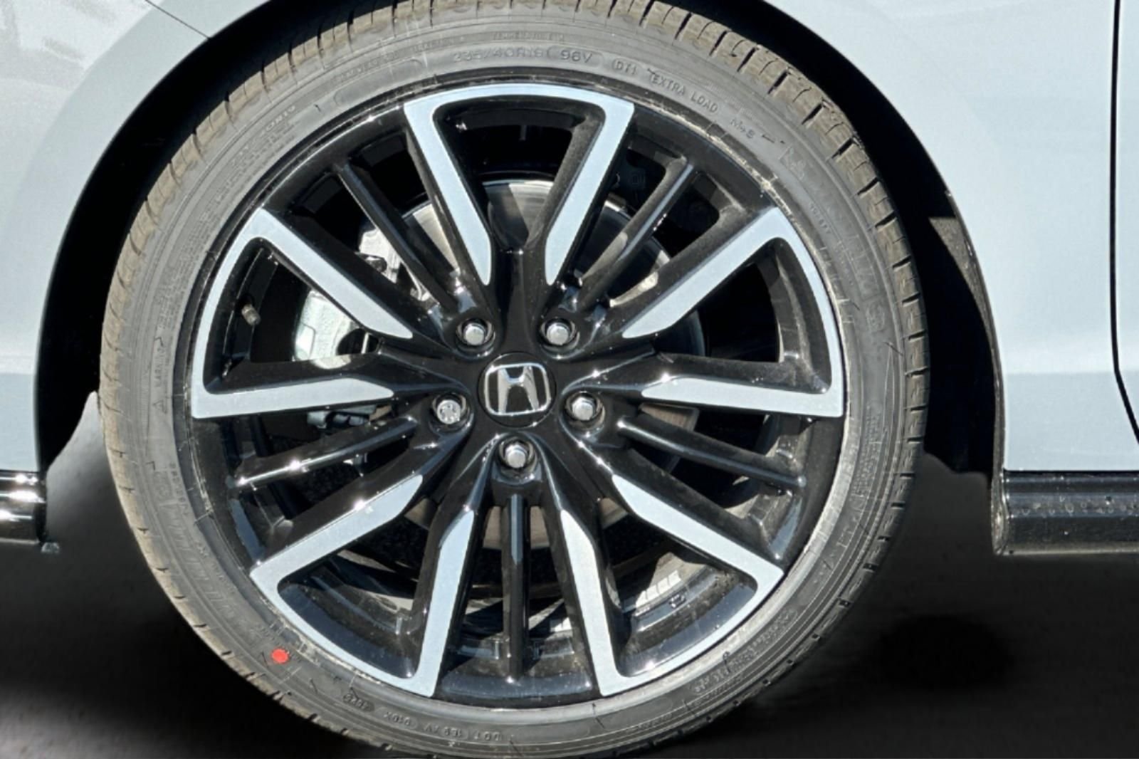 New 2026 Urban Gray Pearl Honda Touring image 31