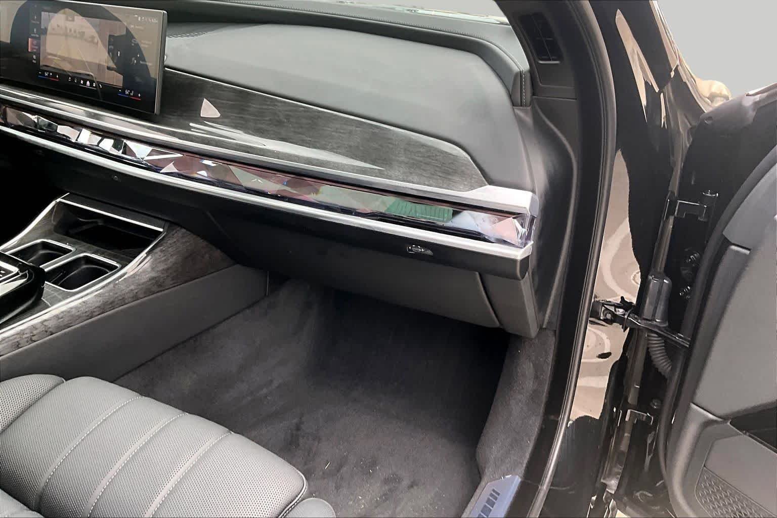 Used 2026 Black Sapphire Metallic BMW 760i xDrive image 17