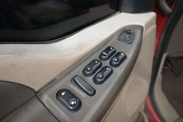 Used 2004  Ford XLT image 14