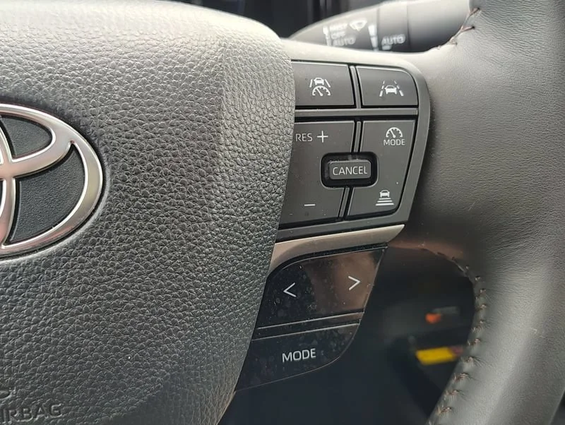 Used 2025 Off-white Toyota XLE image 14