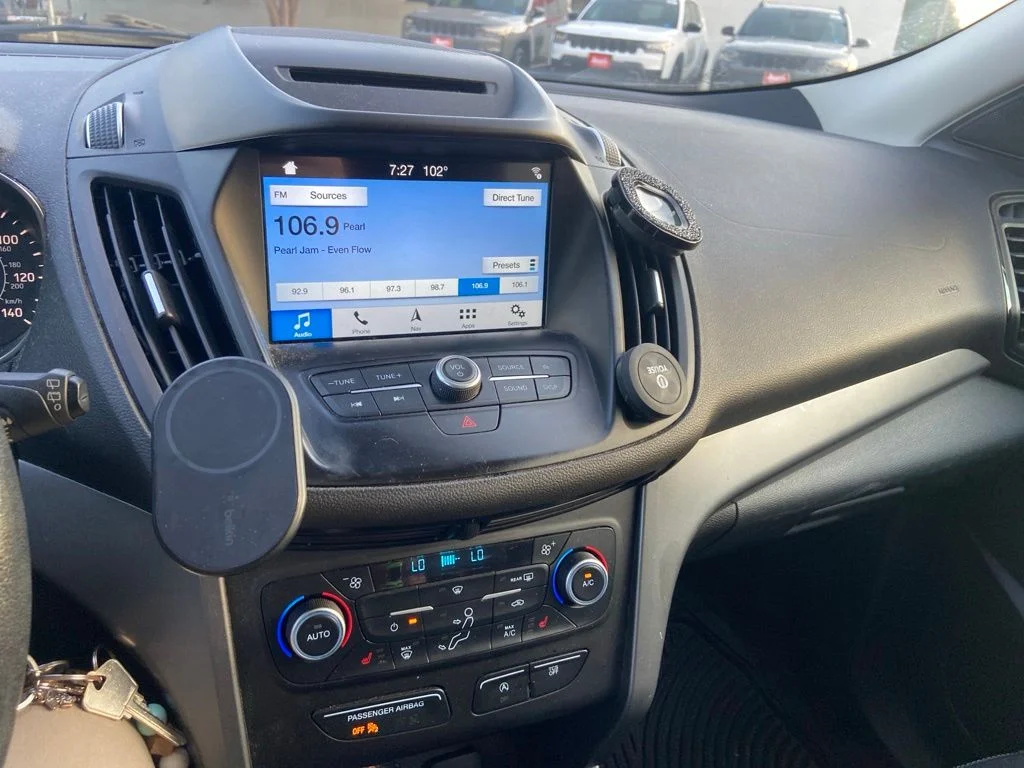 Used 2018 Gray Ford SEL image 33