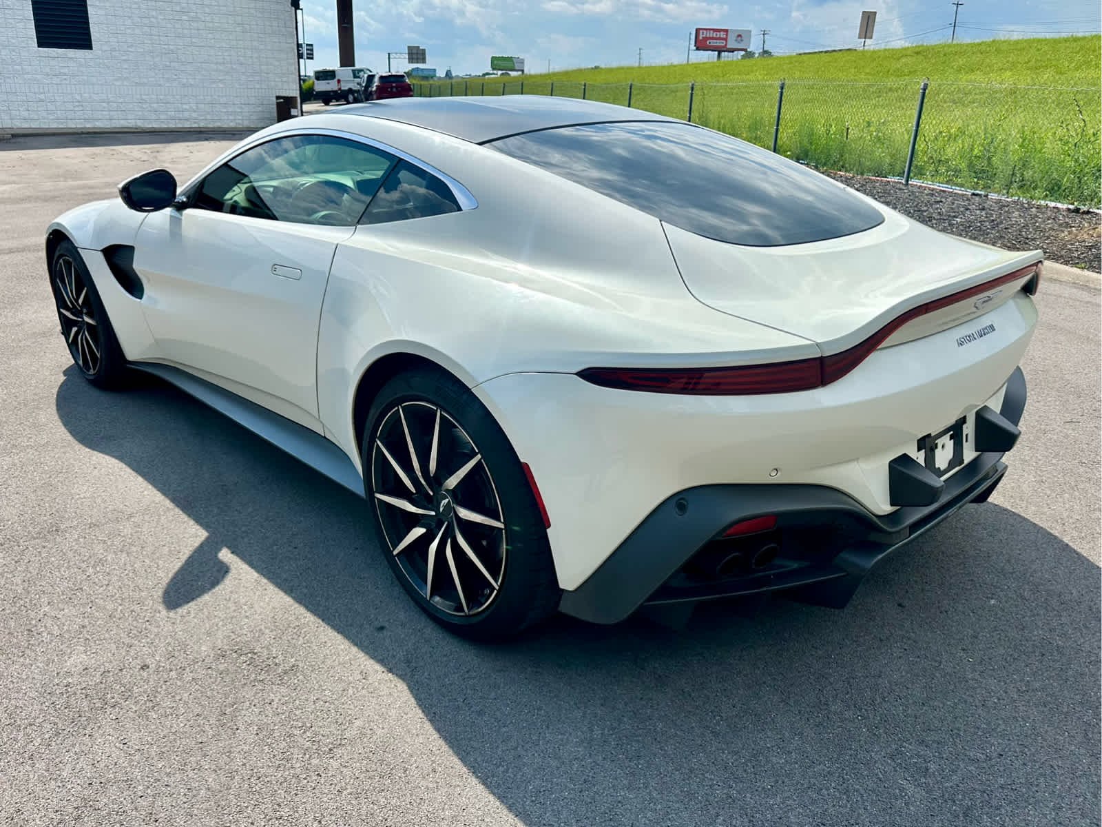 Used 2019 Stratus White Aston Martin  image 7