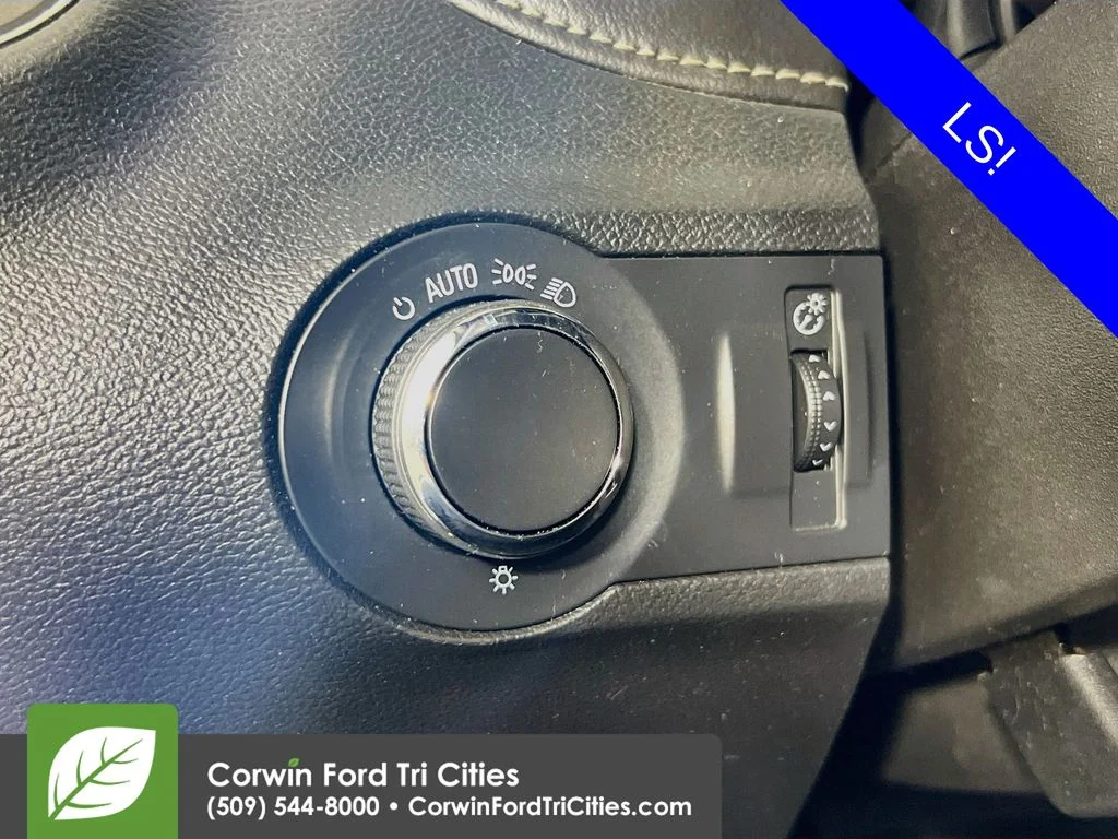 Used 2014 Silver Ice Metallic Chevrolet 2LS image 18