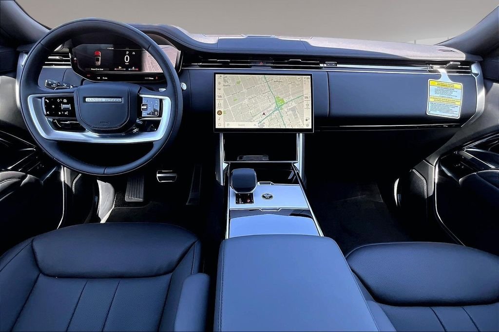 New 2026 SANTORINI BLACK Land Rover SE image 5