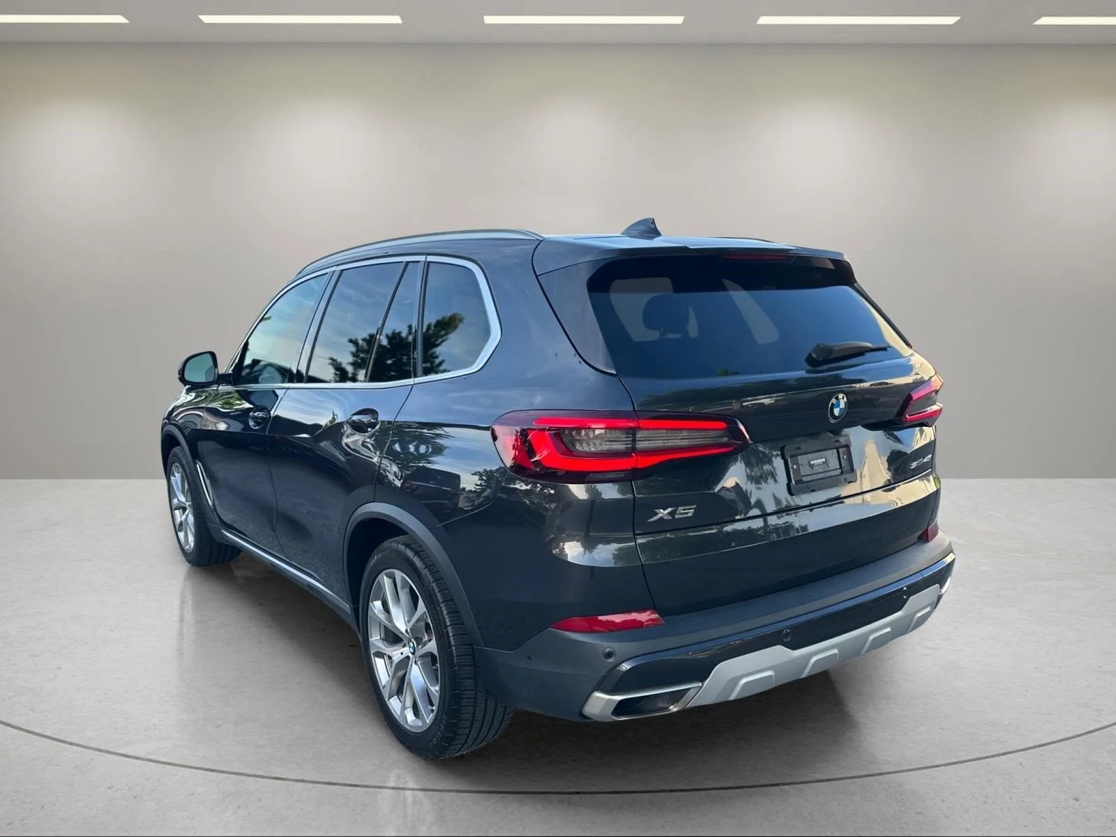 Used 2022 Dark Graphite Metallic BMW sDrive40i image 3