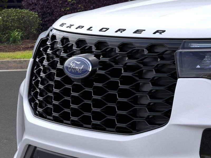 New 2026 Star White Metallic Tri-Coat Ford ST-Line image 48