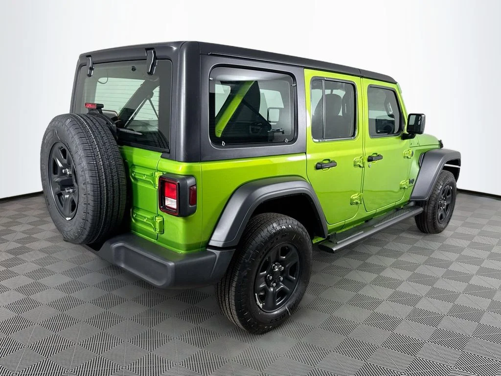 Used 2025  Jeep Sport image 8