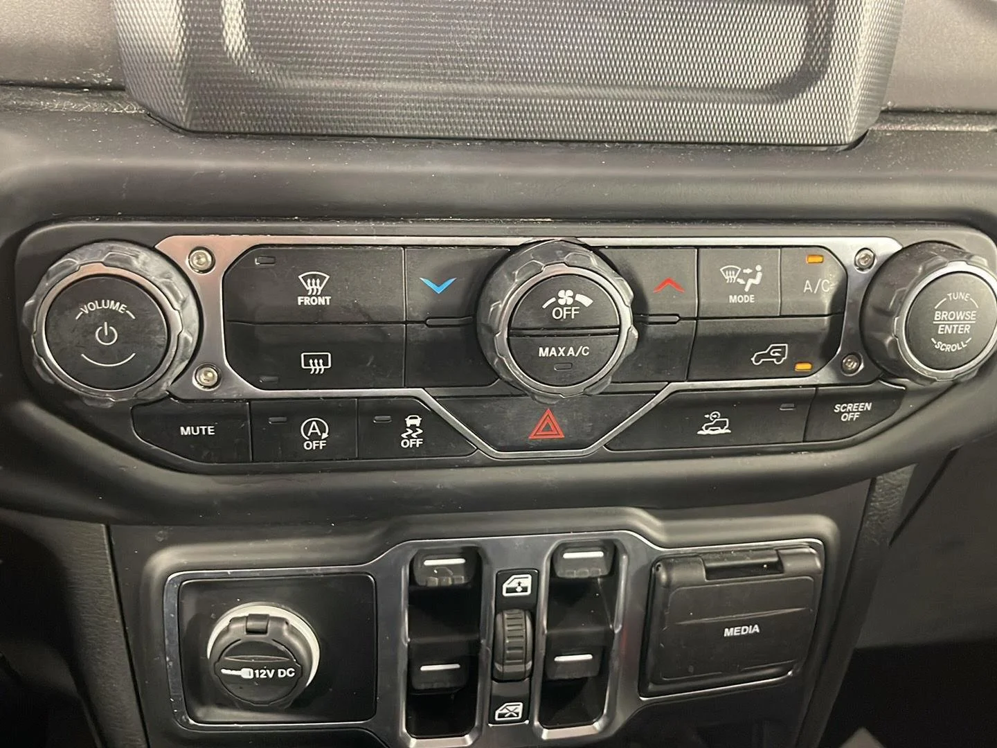 Used 2023 Bright White Clearcoat Jeep Sport S image 18