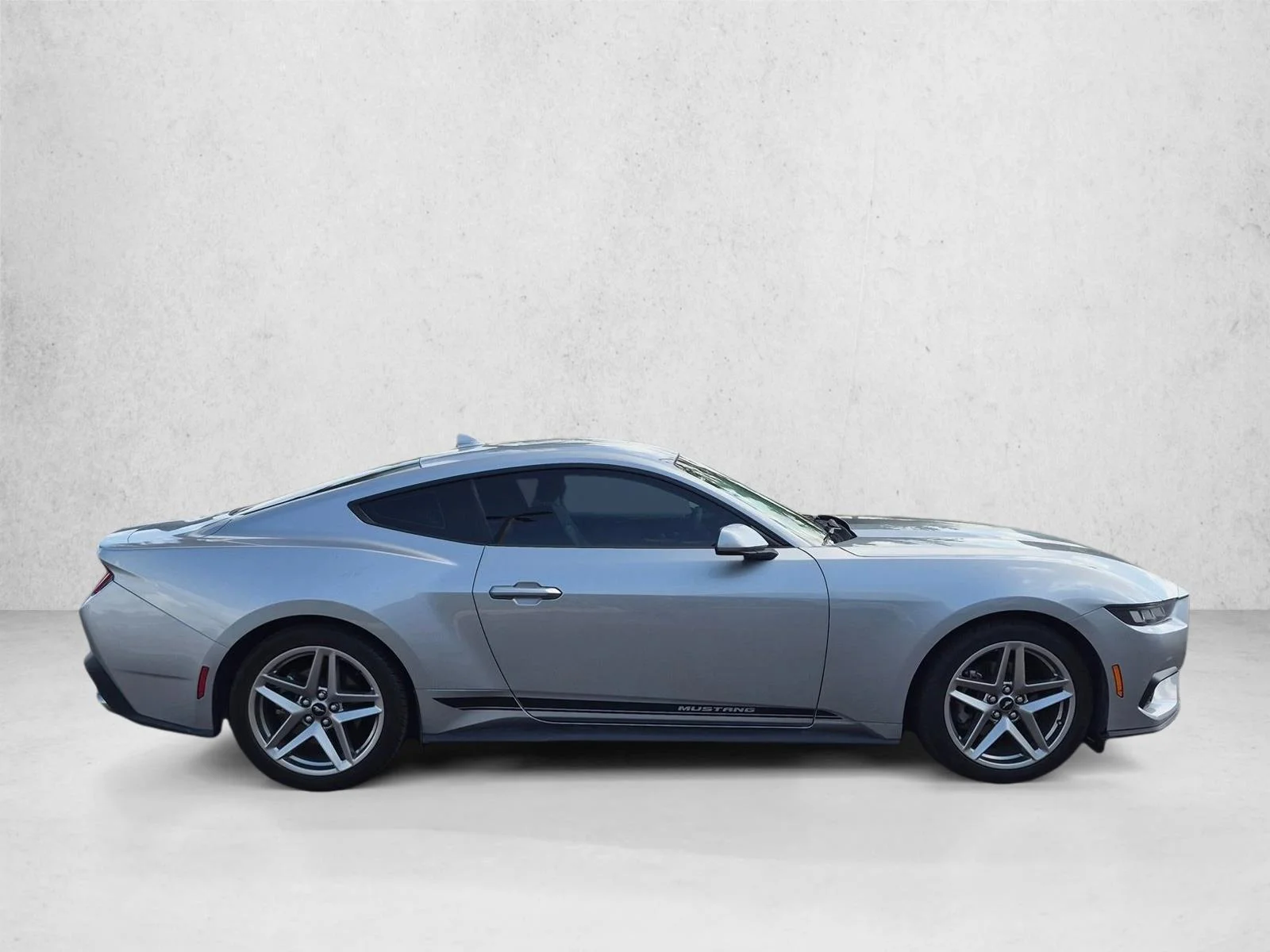 Used 2024 Iconic Silver Metallic Ford EcoBoost image 4