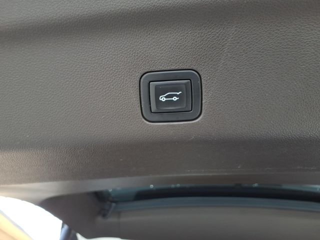 Used 2023 White GMC SLT image 20