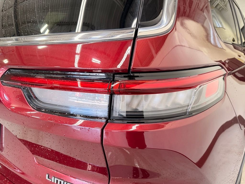 Used 2022 Red Jeep  image 4