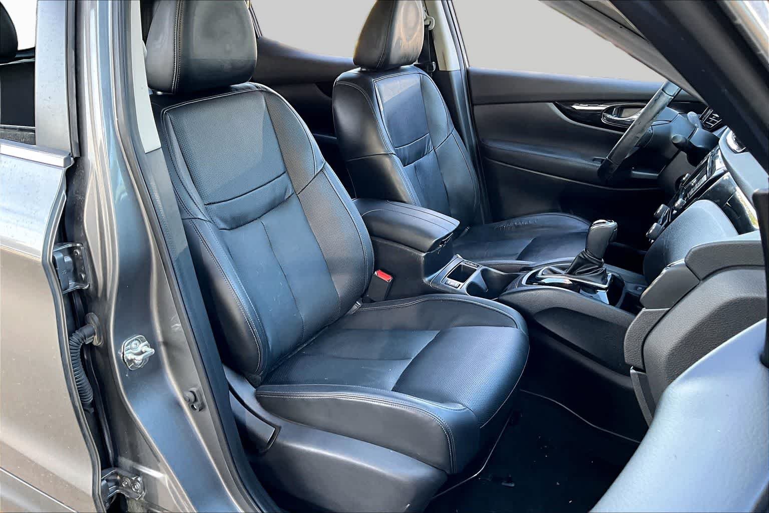 Used 2022 Gun Metallic Nissan SL image 9