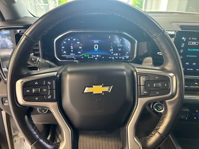 Used 2025 Summit White Chevrolet LT image 9