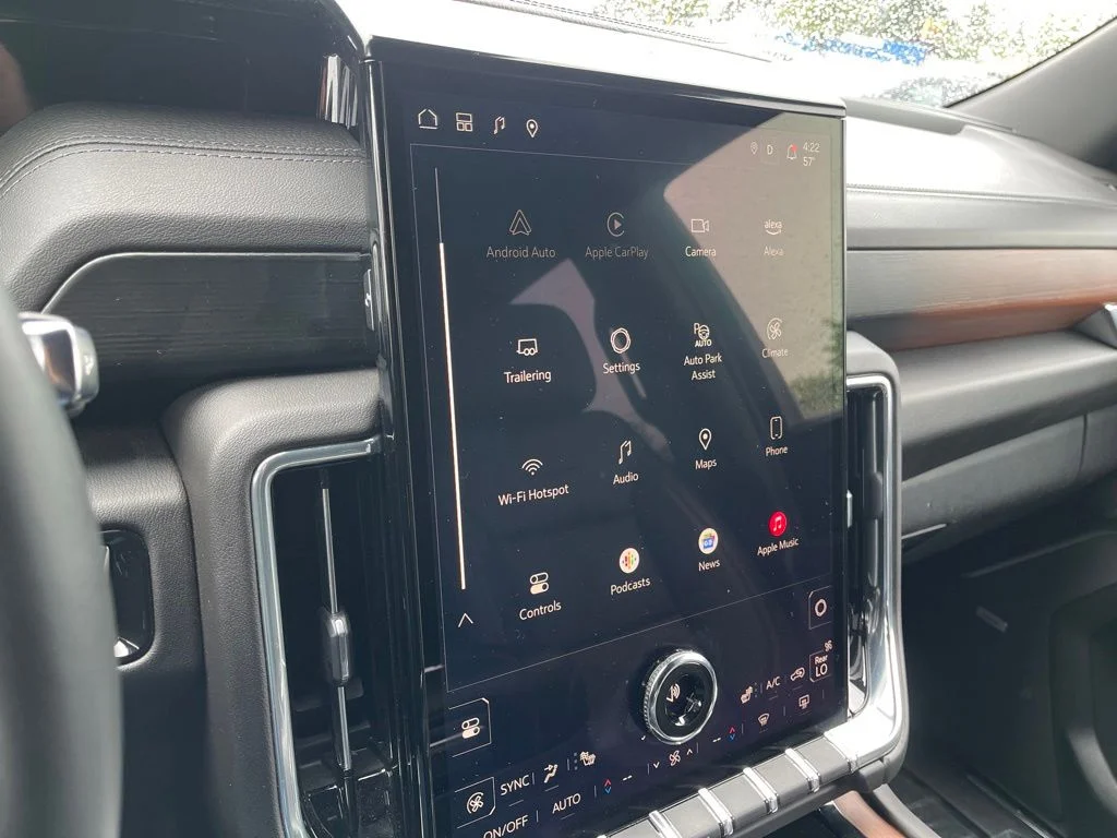 Used 2025 Silver GMC Denali image 19