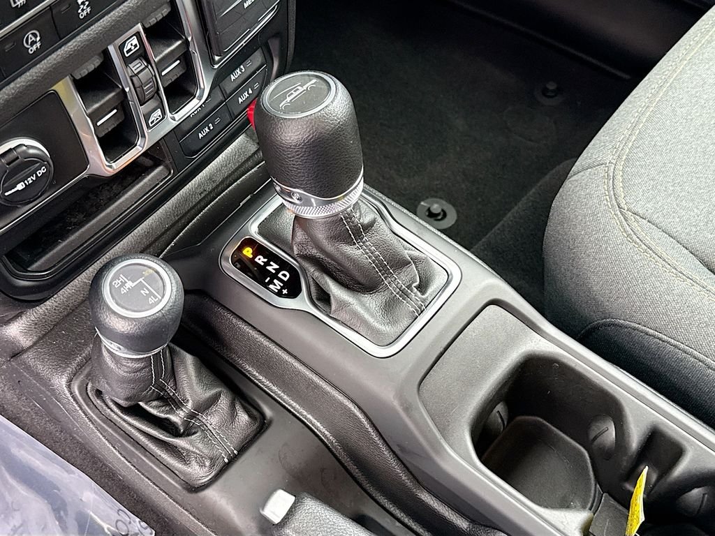 Used 2025 Anvil Clearcoat Jeep Sport S image 17