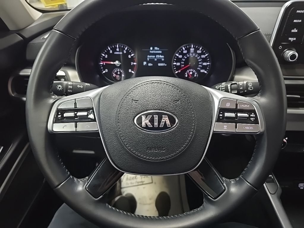 Used 2020 Silver Kia S image 19
