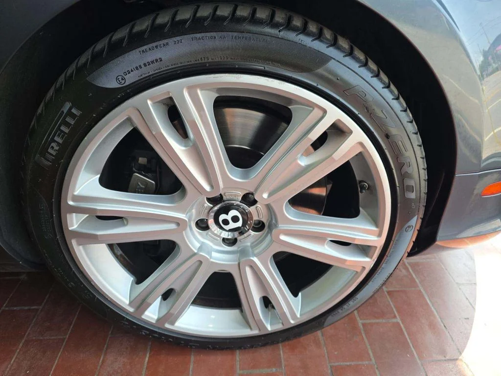 Used 2013 Blue Bentley V8 image 15