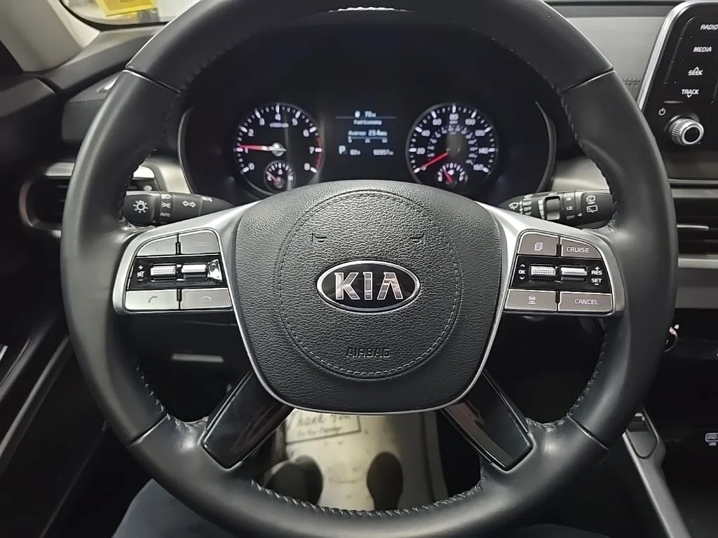 Used 2020 Silver Kia S image 19