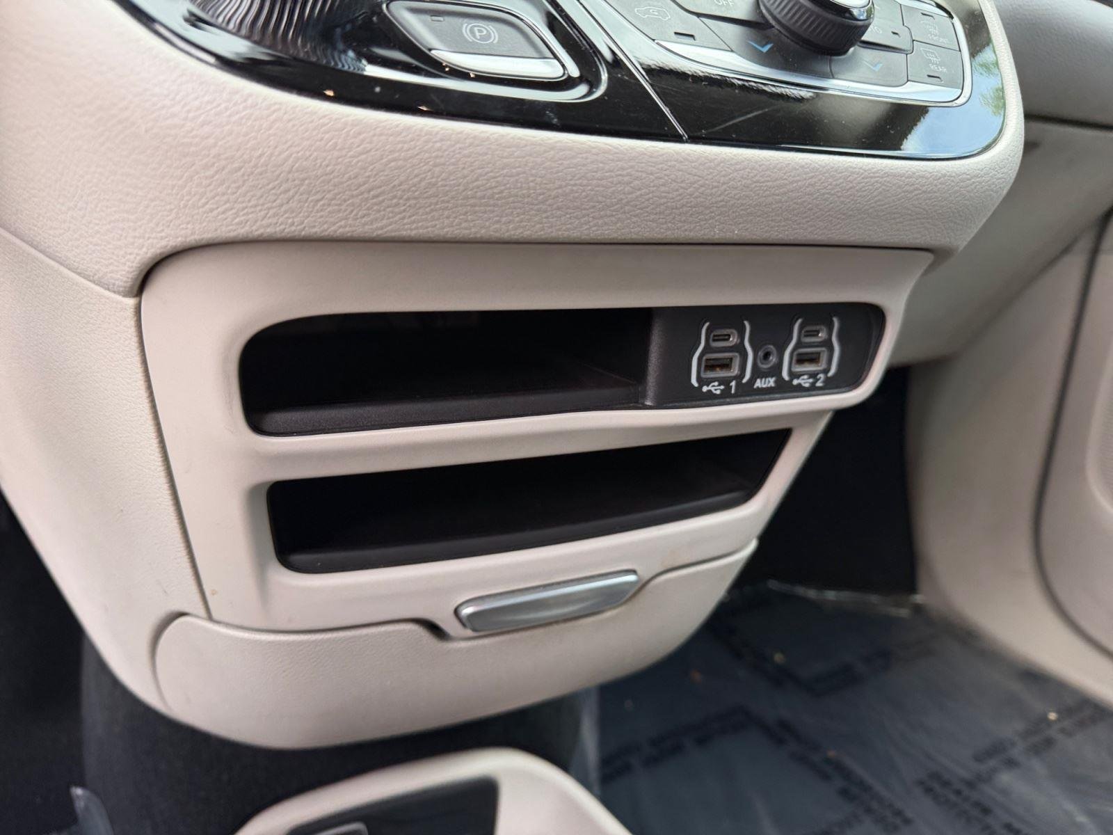 Used 2024 Silver Mist Clearcoat Chrysler Touring L image 25