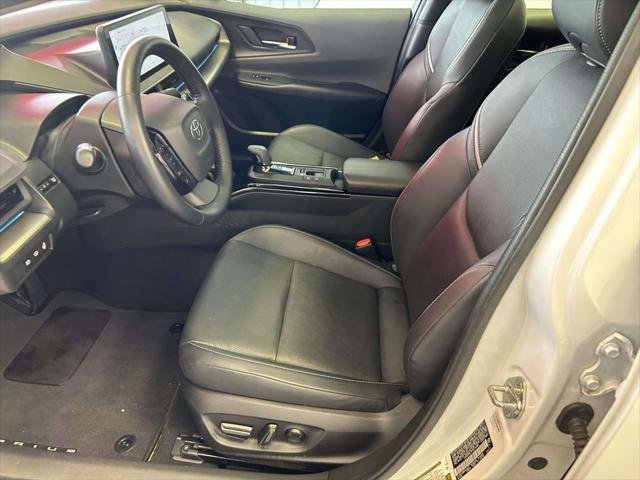 Certified Used 2023 PLATINUM WHITE PEARL MC. Toyota  image 14