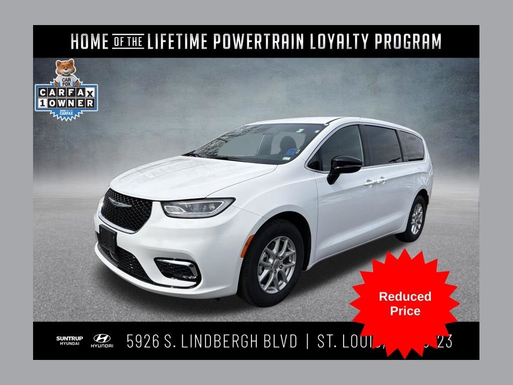 2025 Chrysler Pacifica Select's photo