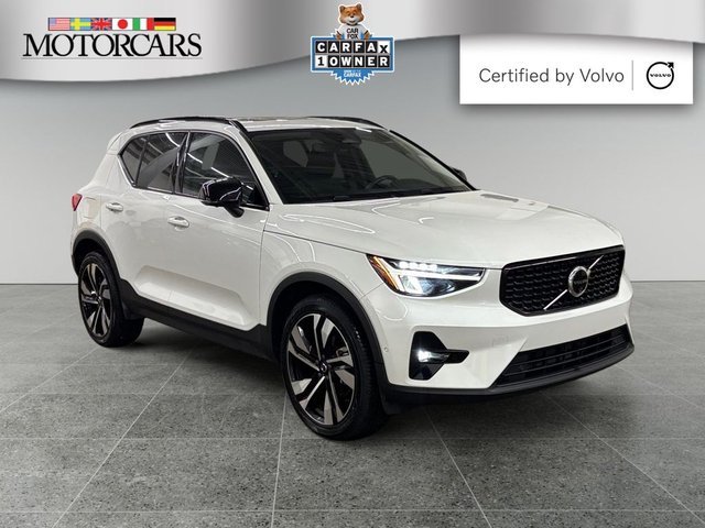 2024 Volvo XC40 B5 Plus Dark Theme