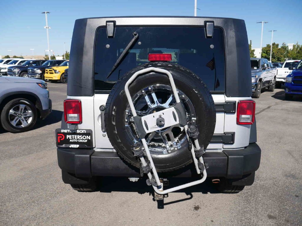 Used 2008 Silver Jeep X image 7