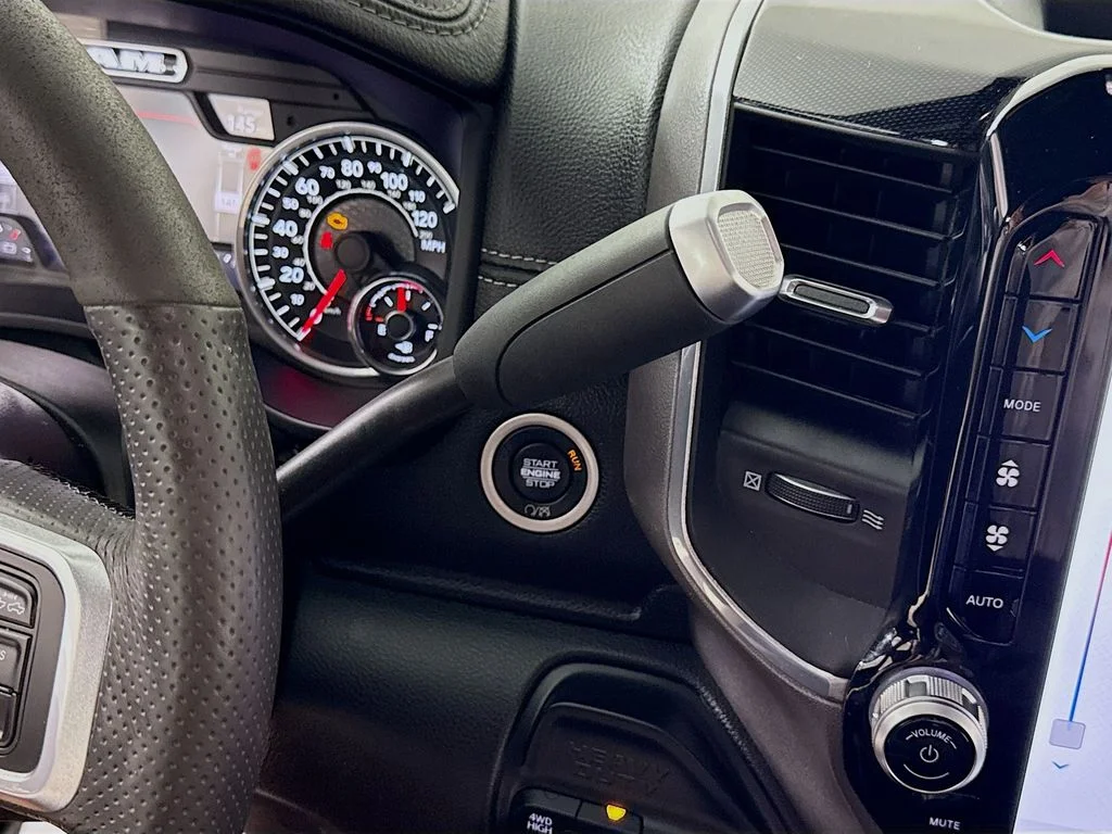 Used 2021 Diamond Black Ram Laramie image 22