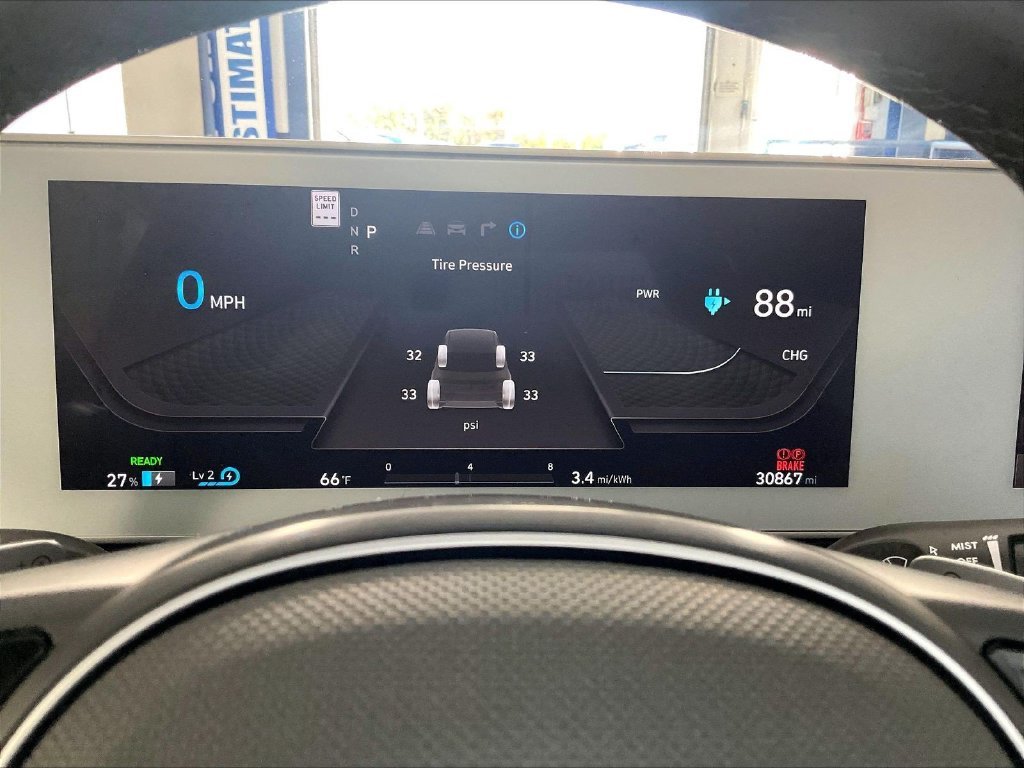 Used 2023 Green Hyundai SEL image 24