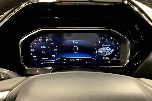 Used 2025 Summit White Chevrolet LT image 29