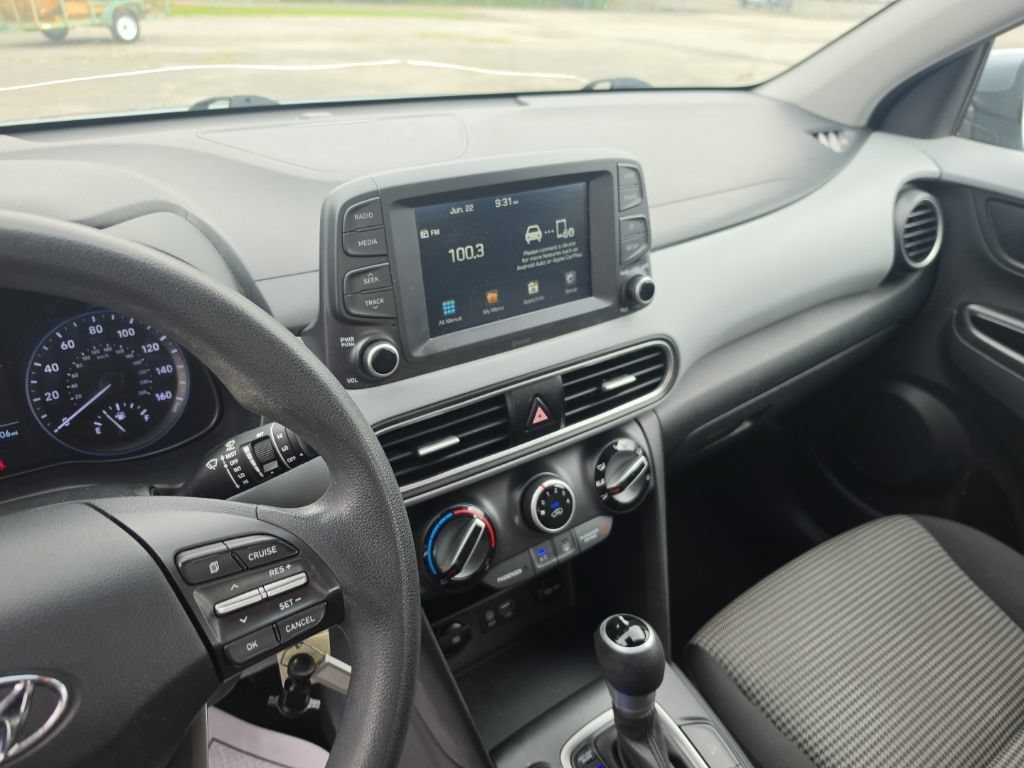 Used 2021 Silver Hyundai SE image 21