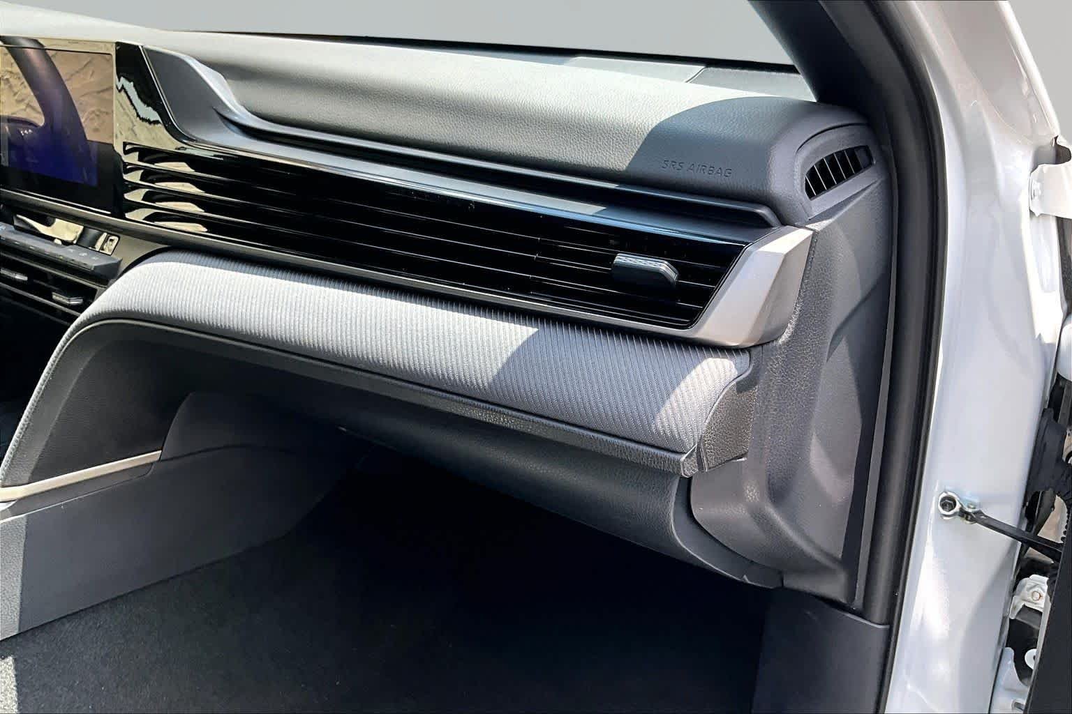Used 2025 Ice Cap Toyota SE image 19