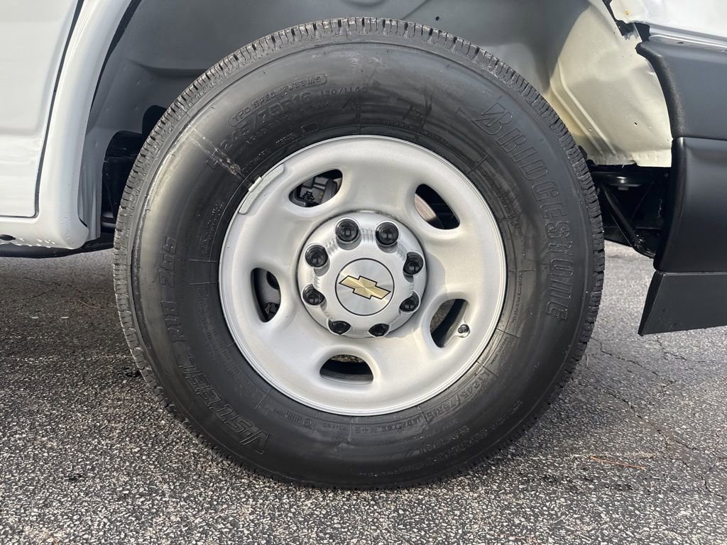 2025 Chevrolet Express Cargo Work Van - Photo 9