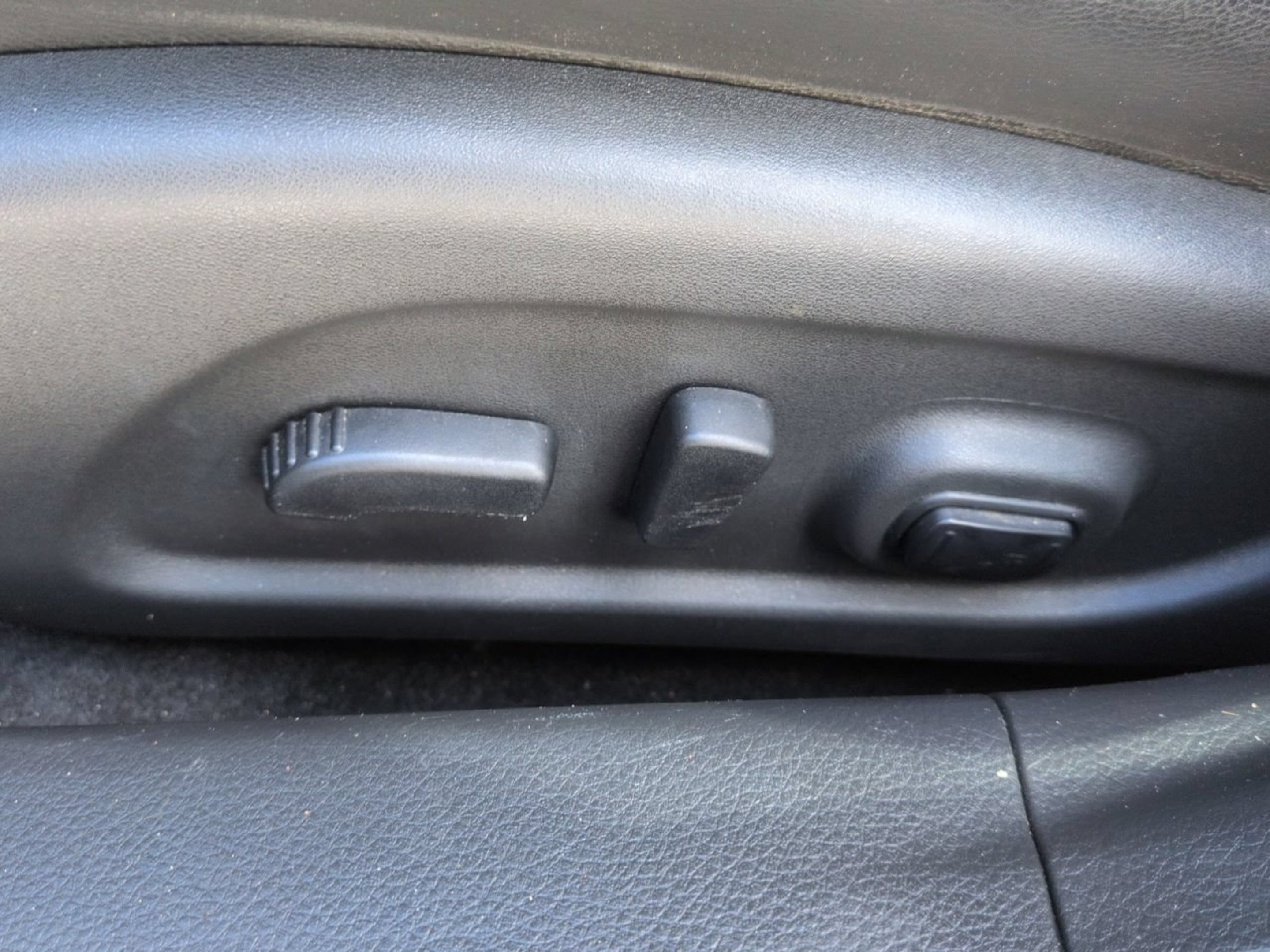 Used 2014 Gun Metallic Nissan 2.5 SL image 16