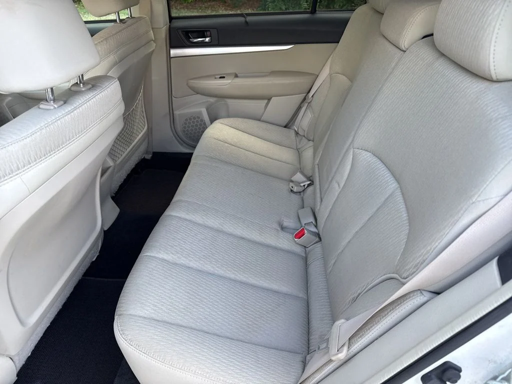 Used 2010 White Subaru 2.5i Premium image 11