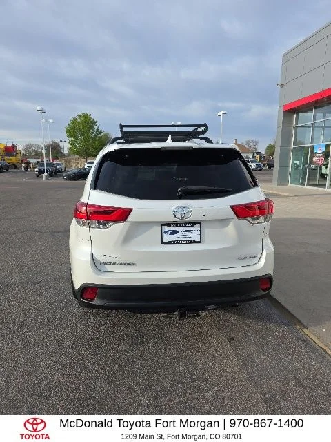 Used 2017 White Toyota XLE image 4