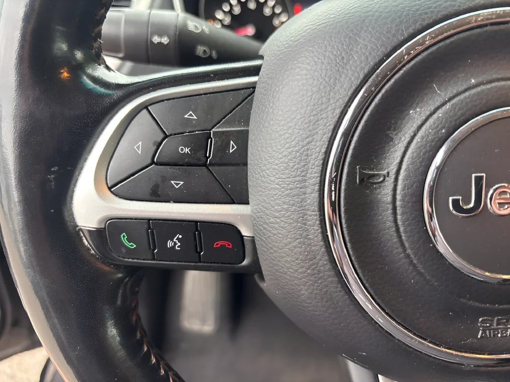 Used 2021 Crystal Metallic Jeep Latitude image 14