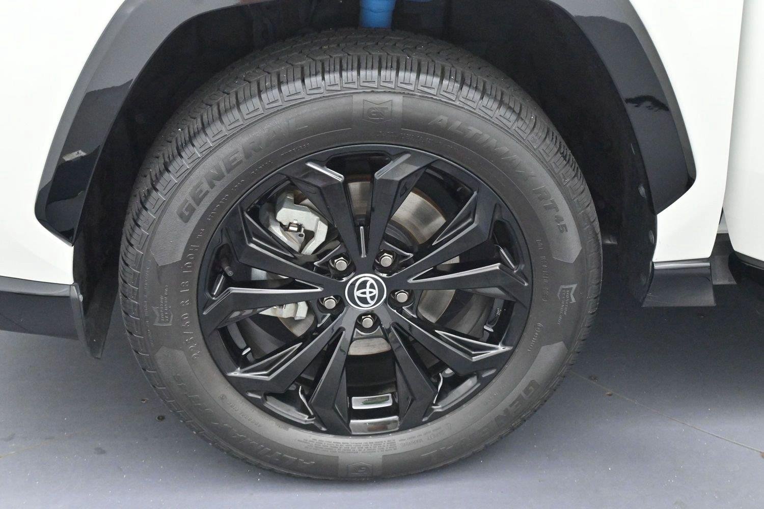 Used 2022  Toyota Hybrid XSE image 39