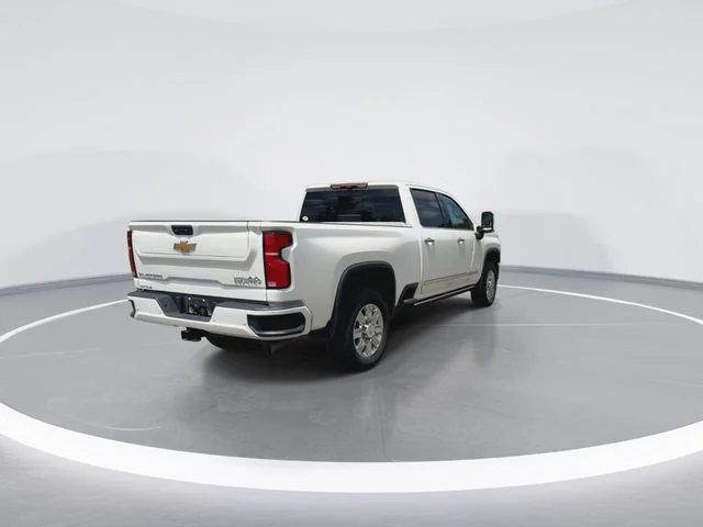 Used 2025 Beige Chevrolet High Country image 11