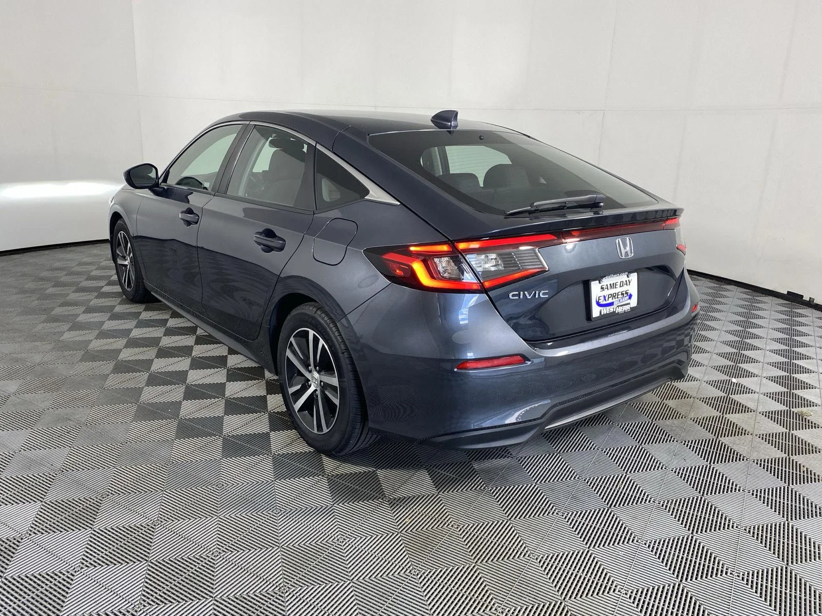 Used 2023 Meteorite Gray Metallic Honda LX image 8