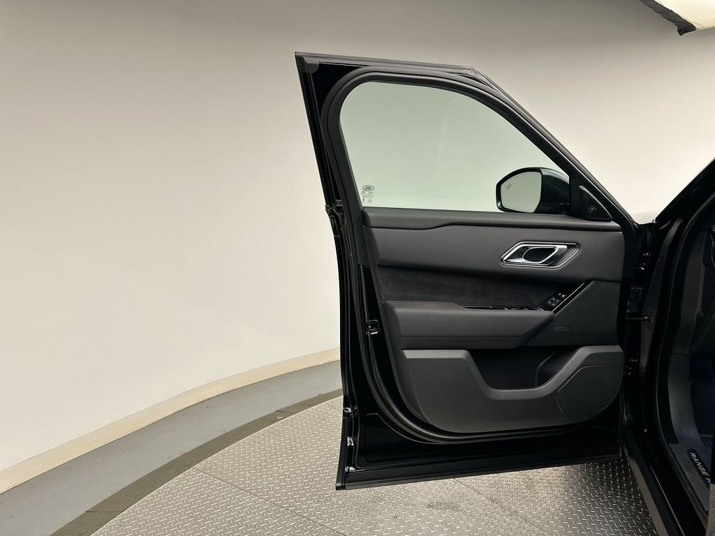 Used 2026 Santorini Black Metallic Land Rover S image 8
