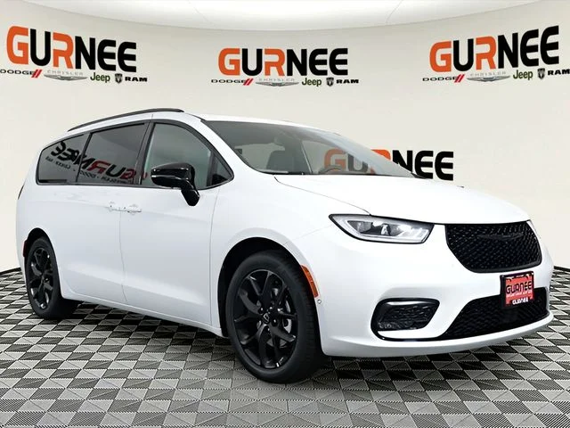 New 2026 Bright White Clear-Coat Exterior Paint Chrysler Limited image 2