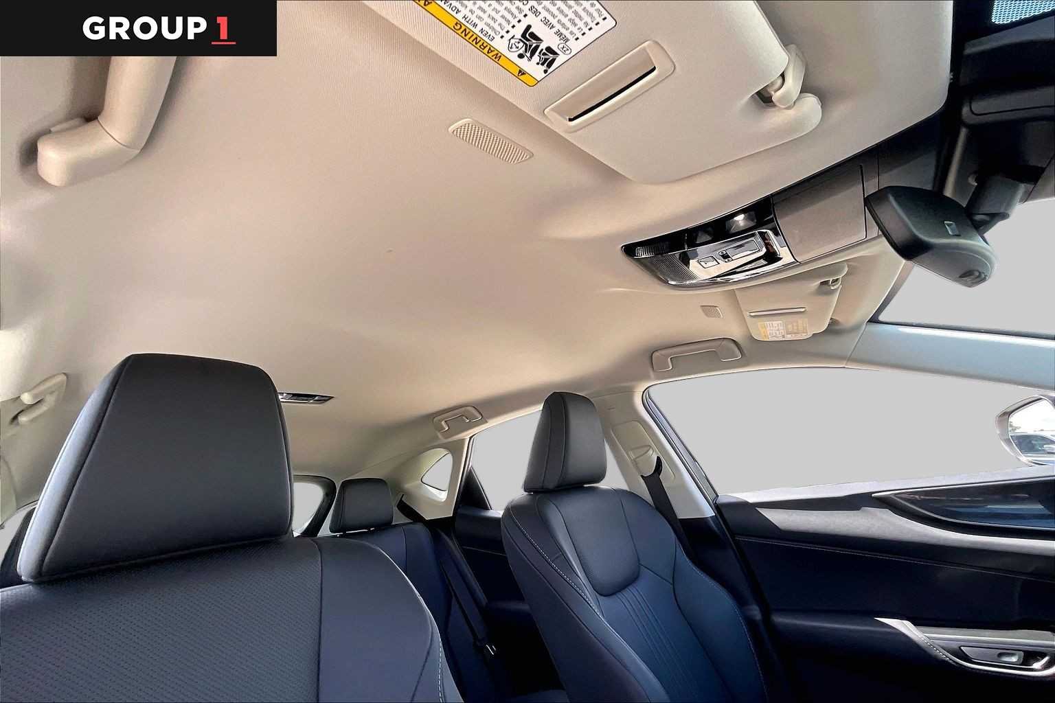 Used 2025 Eminent White Pearl Lexus  image 12