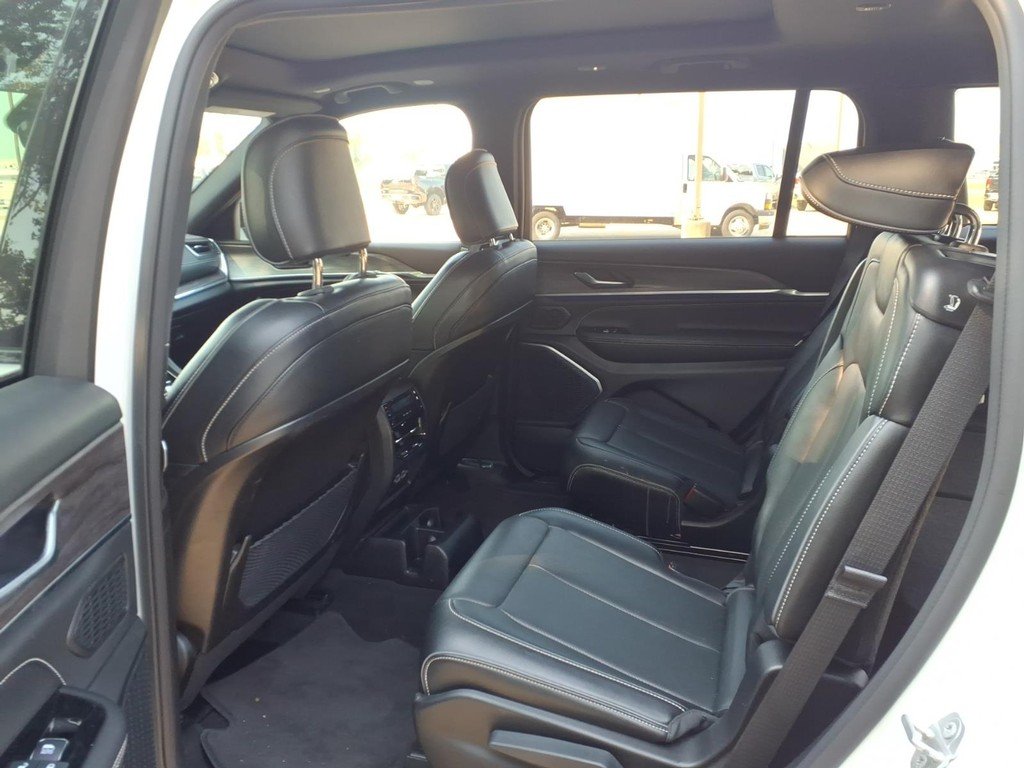 Used 2023 Bright White Cl Jeep Overland 4x4 image 6