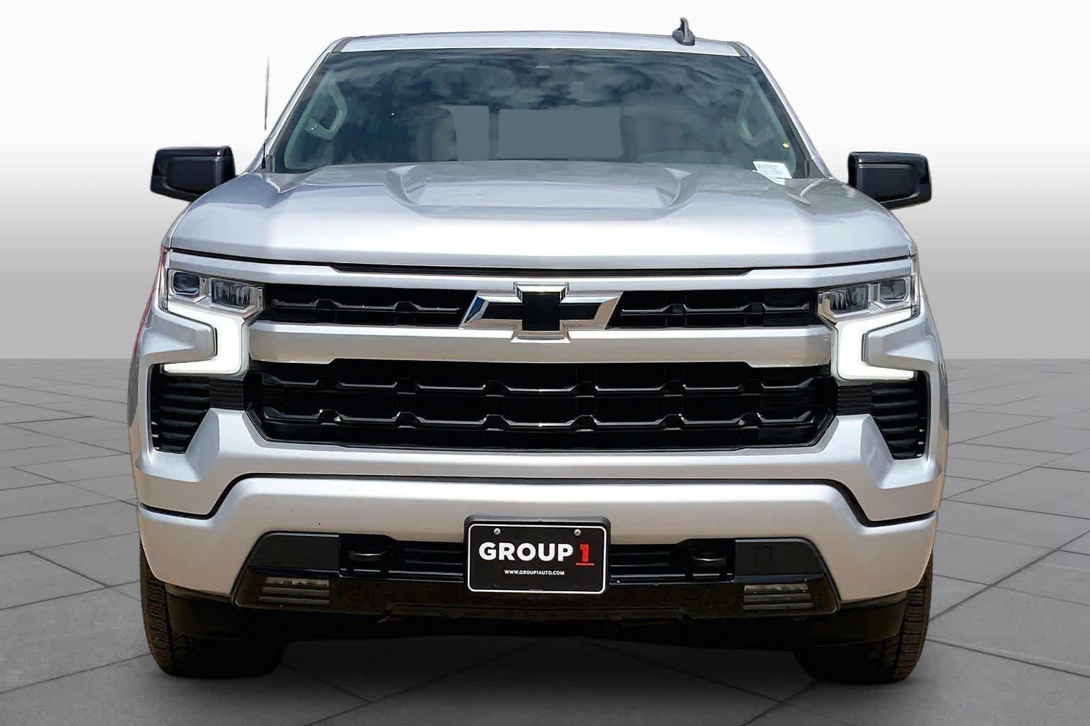 Used 2022 Silver Ice Metallic Chevrolet RST image 3
